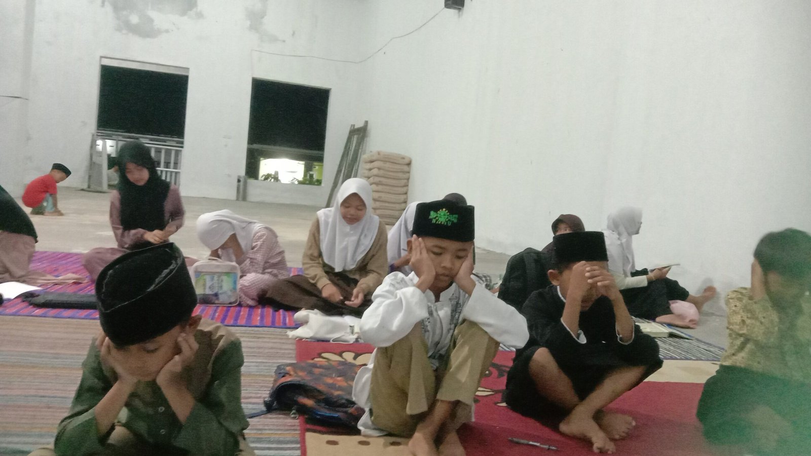 Pelaksaaan Pengajian Mingguan Bapak-bapak dan Ibu-Ibu