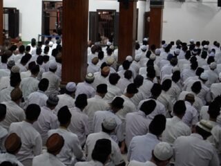 Adab dan Kesopanan di Dalam Masjid