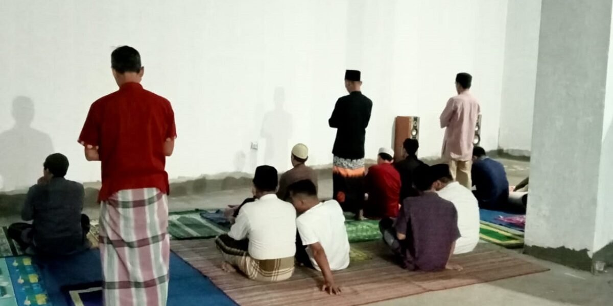 Pelaksanaan Sholat Berjamaah