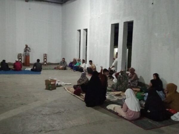 Pelaksaaan Pengajian Mingguan Bapak-bapak dan Ibu-Ibu