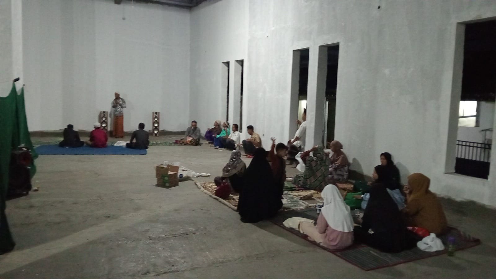 Pelaksaaan Pengajian Mingguan Bapak-bapak dan Ibu-Ibu